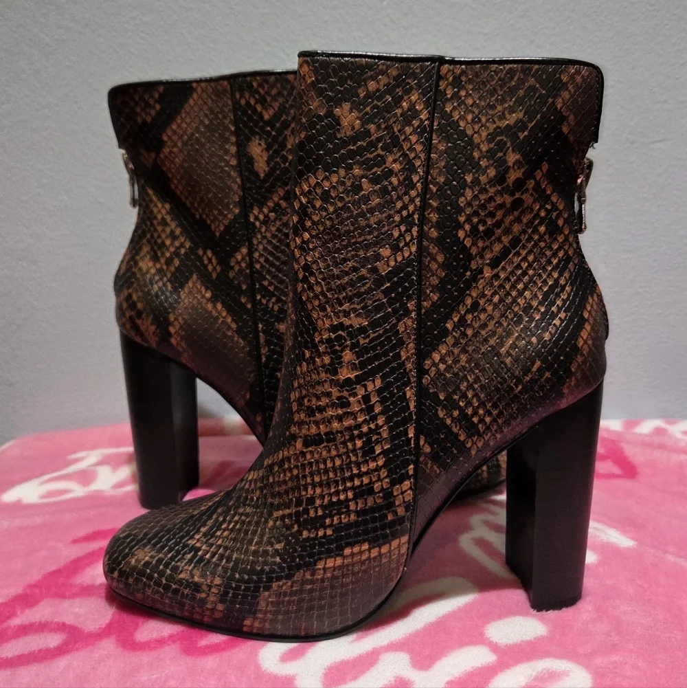 Aqua Women's Soren Brown Leather Block Heel Ankle Boot, Size 6.5 - Picture 6 of 11